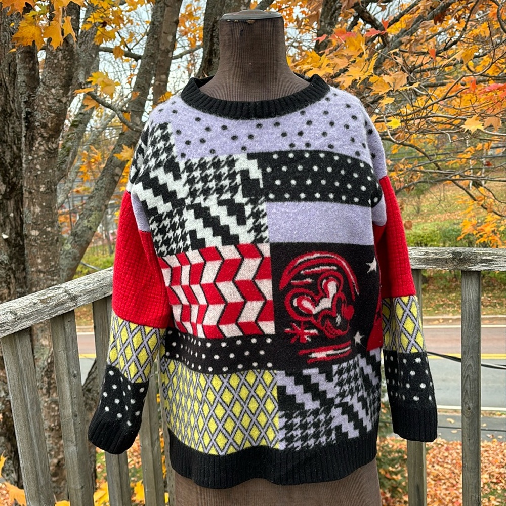 Mickey Mouse sweater no tags.
